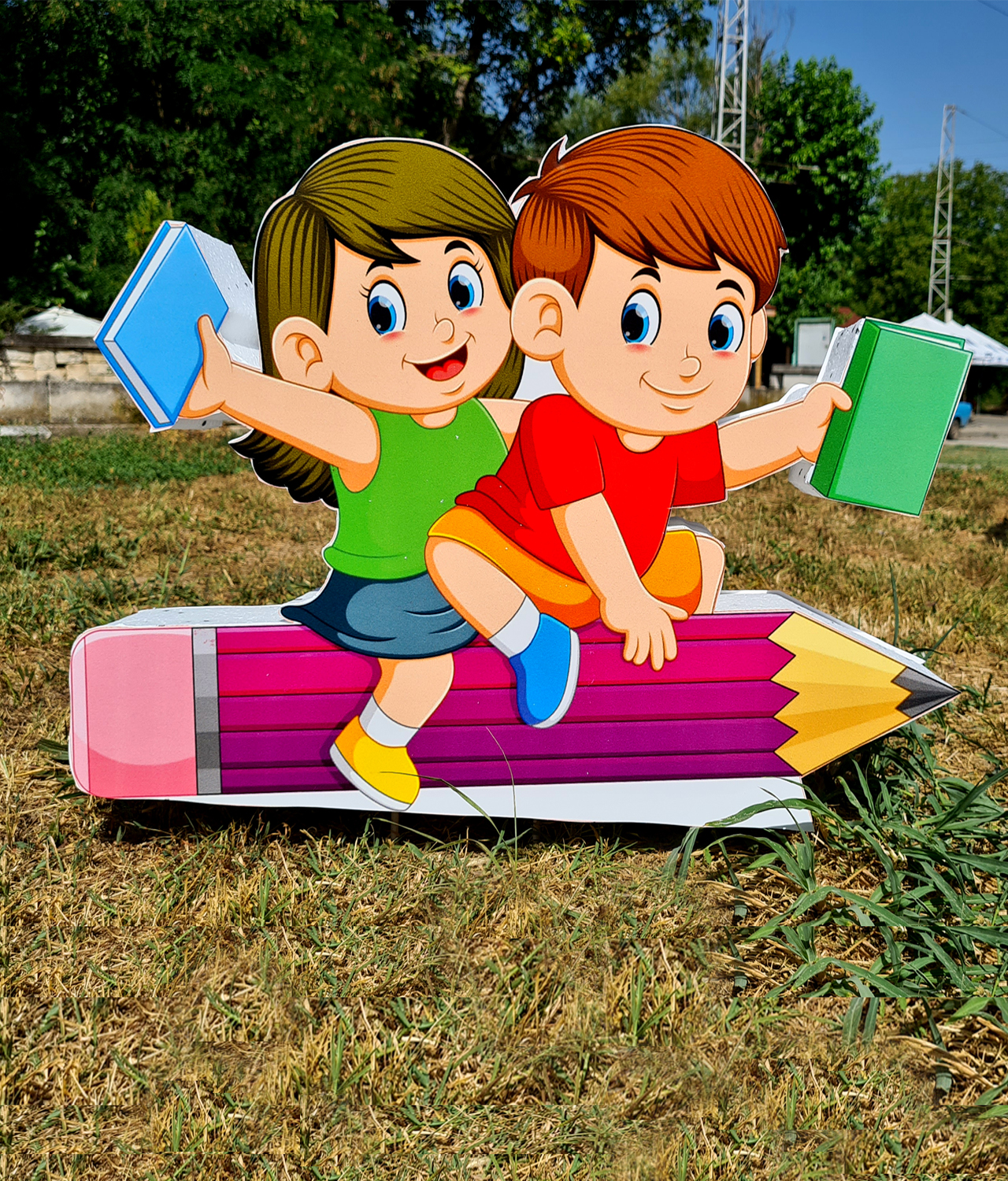 Figura 3D - COPII cu un creion şi caiete
